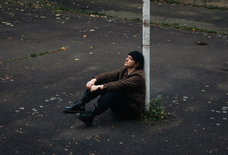 Zármutek nemusí být krize, ale trvalý stav, ve kterém někdo z nás žije. | Foto: Anna Klvaňová