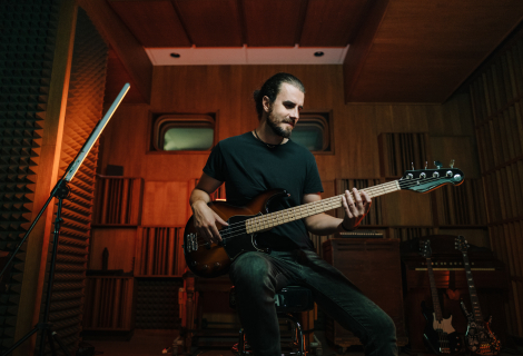 Zkušený basák, lektor a náš dlouholetý kolega z Frontmanu Marek Bero vydal knihu Bass Reels – Epické basové skladby pro éru sociálních médií. | Foto: archiv Marka Bera