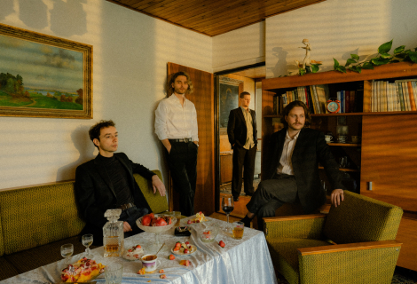 Zasněná kytarová mlha i tichá společenská výpověď. Midnight Swimmers hledají své místo mezi iluzí a realitou. | Foto: Debora Loučková 