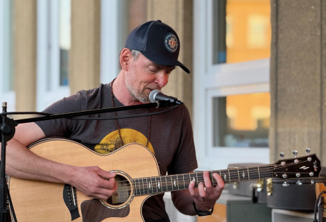 Jeden člověk, jedna duše a nezastavitelné volání divočiny po svobodě, takové je nové album Alone In The Wild. | Foto: archiv autora