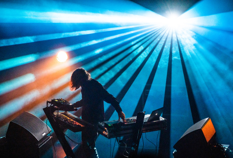 Festival otevře 5. března v MeetFactory dvojice výrazných osobností současné elektroniky – Rival Consoles (na snímku) a Ben Lukas Boysen. | Foto: Jelmer de Hass