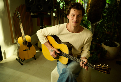 Martin rozšiřuje spolupráci se Shawnem Mendesem o dvě nové signované kytary, limitovanou 000-28 Shawn Mendes a dostupnější elektroakustiku 000-10E Shawn Mendes. | Foto: Martin Guitars