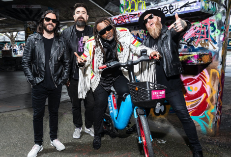 Skindred mají vlastní hudební rastafiánské náboženství, které se vryje pod kůži na první dobrou. | Foto: Paul Harries