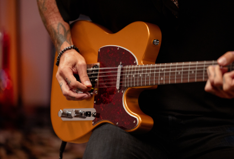 Troy Van Leeuwen převádí svůj dvanáctistrunný Custom Shop Telecaster do dostupnější podoby pod značkou Squier.  | Foto: Fender