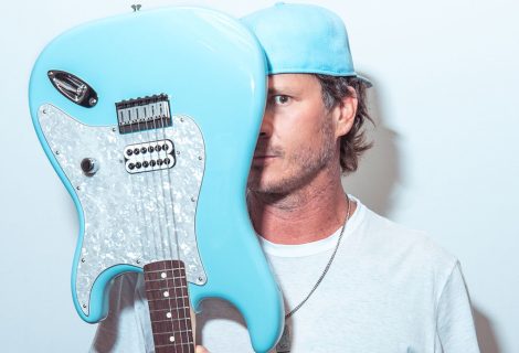  Tom DeLonge Stratocaster je kytara dokonalá svou jednoduchostí. | Foto: Fender 