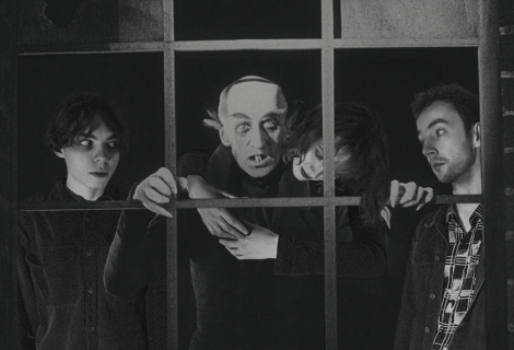 Album vzniklo svépomocí v prostorách zkušebny s jasným cílem: přenést na nahrávku syrovou atmosféru koncertu před plátnem. | Foto: Leeb0rn 