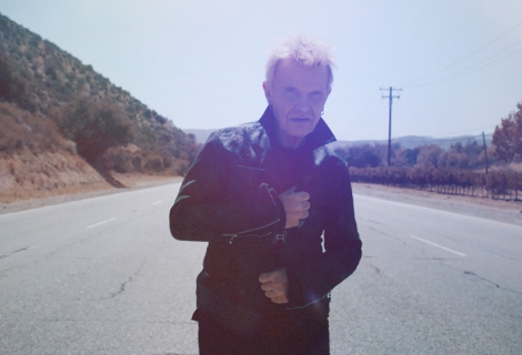 Idol se ohlíží za svým životem a vzpomíná na dávnou nehodu na motorce, která pro něj byla duševní očistou | Foto: Steven Sebring Idol se ohlíží za svým životem a vzpomíná na dávnou nehodu na motorce, která pro něj byla duševní očistou | Foto: Steven Sebring