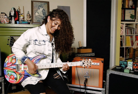Francesca hráva na gitary PRS, efekty používa od značky EarthQuaker | Foto: archiv FS