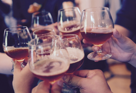 Panáky na barech rockových klubů za úplatky počítat nelze, zdroj: Pixabay Panáky na barech rockových klubů za úplatky počítat nelze, zdroj: Pixabay