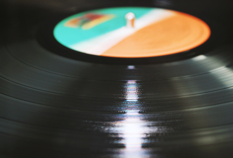 Poslech hudby z vinylu je rituál a požitek. | Foto: Jack Hamilton (Unsplash)
