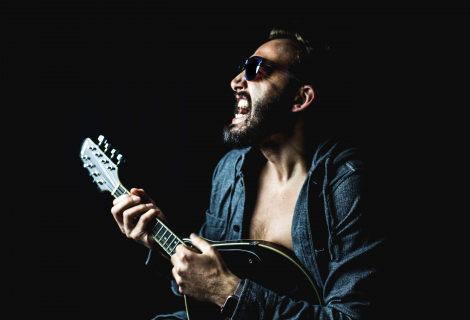 Vypněte mozek, soustřeďte se jenom na hraní, reagujte na nápady ostatních a nechte věci proudit. | Foto: Jason Edwards (Unsplash) Vypněte mozek, soustřeďte se jenom na hraní, reagujte na nápady ostatních a nechte věci proudit. | Foto: Jason Edwards (Unsplash)