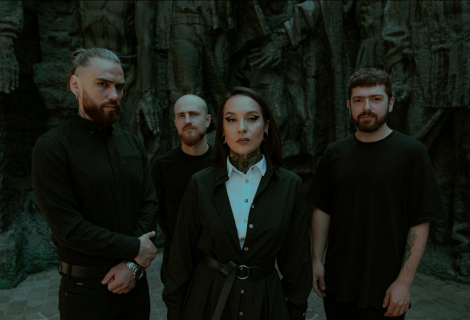 Jinjer umí napsat barevnou kompozici, v níž hluboké basové stopy, groovy kytary a Tatianino melodické frázování posouvají sound kapely do harmoničtějšího světa. | Foto: Promo kapely Jinjer umí napsat barevnou kompozici, v níž hluboké basové stopy, groovy kytary a Tatianino melodické frázování posouvají sound kapely do harmoničtějšího světa. | Foto: Promo kapely