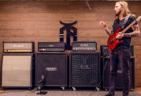 Švédský kytarista Ola Englund v novém videu testuje různé aparáty | zdroj: Youtube