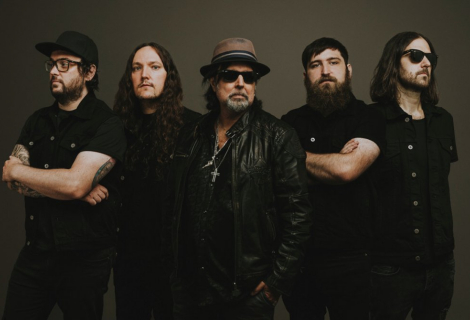 Je sympatické, že si Campbell jde svou cestou a není jen jakýmsi tribute bandem své bývalé kapely | Foto: Nuclear Blast Je sympatické, že si Campbell jde svou cestou a není jen jakýmsi tribute bandem své bývalé kapely | Foto: Nuclear Blast