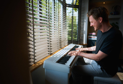 Nástupce populárního FP-30X zachovává klaviaturu PHA-4, ale přidává Piano Reality Sound Engine, nově řešené vestavěné ozvučení, USB-C a integrovanou Wi-Fi. | Foto: Roland