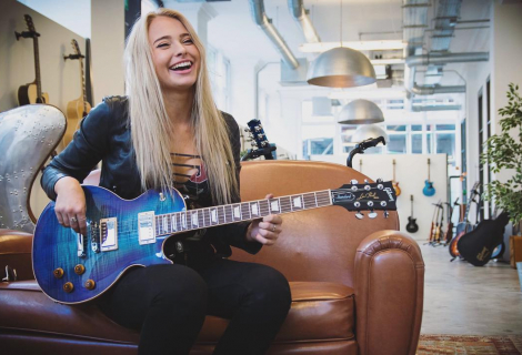 Niekoľko rokov hrávala na Gibson Les Paul 2015 Anniversary model | Foto: archiv Sophie Lloyd