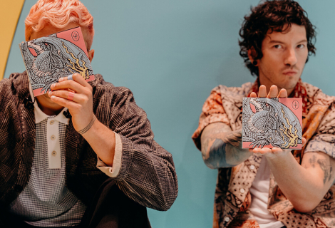 Optimistický kabátek aktuálního alba Twenty One Pilots skrývá vyrovnávání se s pocity úzkosti, samoty, nudy a pochyb | Foto: Aerofilms