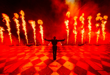 L.I.V.E. in São Paulo nezachycuje jen jeden večer, ale moment, kdy se jejich hybridní pojetí rockové show definitivně usadilo na stadionové úrovni. | Foto: Aerofilms