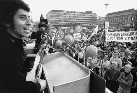 Víctor jara během vystoupení v Helsinkách (1969). | Foto: Wikimedia Commons