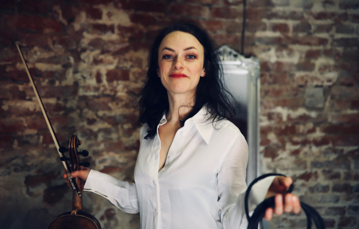 Julie Goetz se dlouhodobě pohybuje na pomezí hudby a divadla. |  Foto: Robin Král