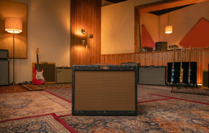 Výroční verze kultovního aparátu zaujme především designem ve „western“ stylu. | Foto: Fender