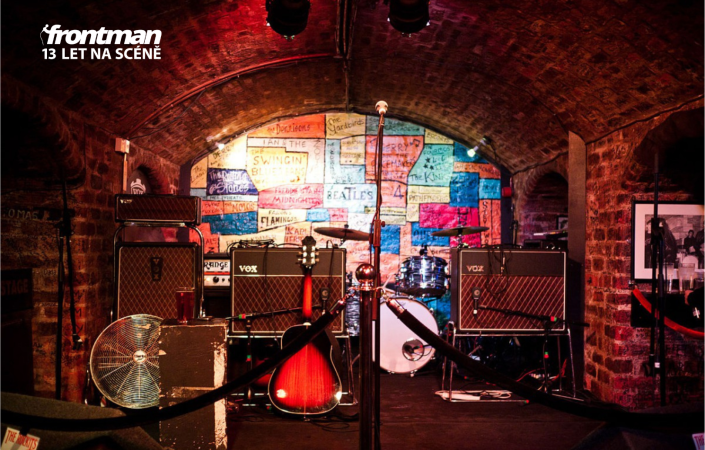 Shit in, shit out. Zvukař míchá energii, kterou kapela na koncertě vydává. Klub Cavern v Liverpoolu. | Foto: Wikipedia