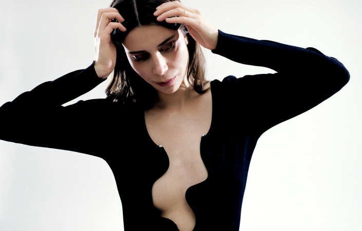 Cítiť to všetko naraz je křehká indie popová deska, která se nebojí detailu, ale zároveň se v něm neztrácí. | Foto: Kate Guic | Foto: Kate Guic