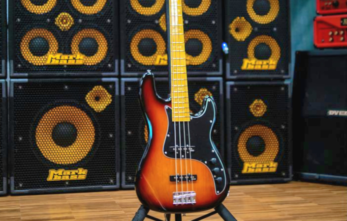 GV4 Gloxy Passive na první pohled vychází z Precision Bassu, dvojice J-style snímačů ale posouvá zvuk jiným směrem. | Foto: Markbass