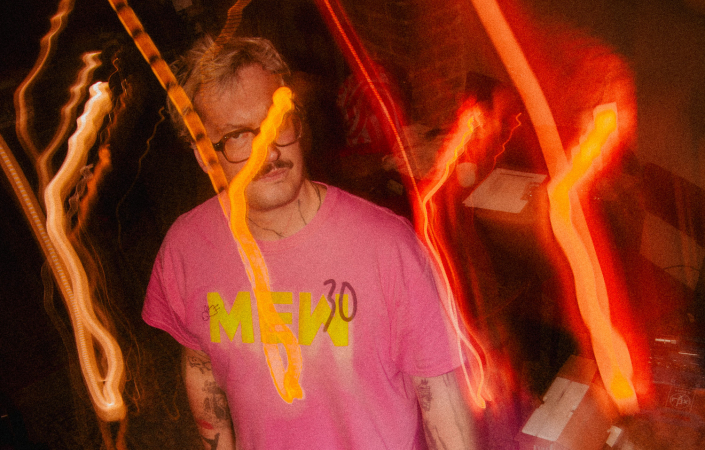 Hudba, ve který není zapálení, postrádá oheň. A oheň je nepostradatelnej pro to, aby pro tu hudbu zahořel i někdo další, až si ji pustí. | Foto: archiv Martyn Starý