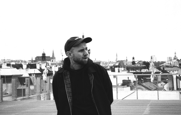 „Mám s rapovou scénou spoustu styčných bodů a mám ji rád,“ říká Tomáš Havlen. | Foto: Ondřej Mlch